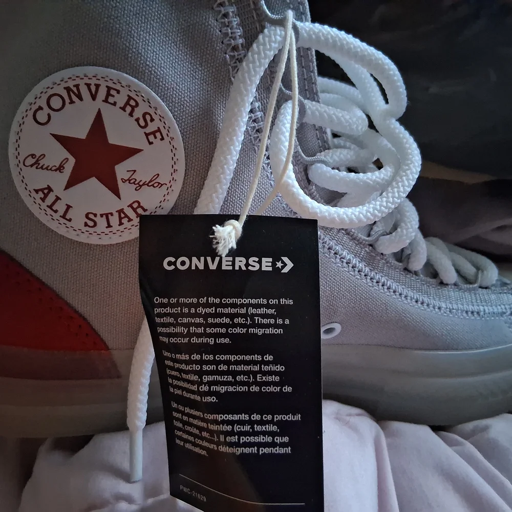 Converse Men's Red And White Sneaker - Picture 4 of 9